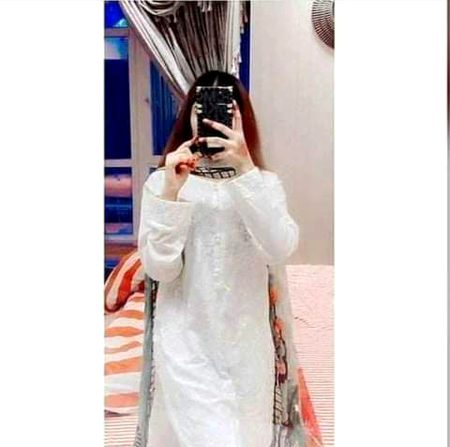 کہ دنیا کی عدالت میں صداقت مار دیتی ہے 
سرِ محفل جو بولوں تو زمانے کو کھٹکتی ہوں
رہوں میںچُپ تو اندر کی بغاوت مار دیتی ہے
زمانے سے اُلجھنا بھی نہیں اچھا مگر زلفی
یہاں حد سے زیادہ بھی شرافت مار دیتی ہے