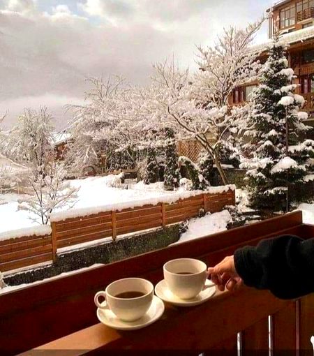 تمھیں کیا لکھوں...... دوست لکھوں ، ہمدم لکھوں غمگسار لکھوں ہمسفر لکھوں ،...▼
یا پیار لکھوں۔۔ ﺩﻝ ﮐﮩﺘﺎ ﮨﮯ ﺩﻧﯿﺎ ﮐﮯ ﺗﻤﺎﻡ ﺧﻮﺑﺼﻮﺭﺕ ﻟﻔﻈﻮﮞ ﮐﻮ ﯾﮑﺠﺎ ﮐﺮﮐﮯ ﺍﮎ ﭘﯿﺎﺭﯼ ﺳﯽ ﺑﺎﺕ ﻟﮑﮭﻮﮞ ﺗﻢ ﮐﻮ ﺍﭘﻨﯽ ﮐﺎﺋﻨﺎﺕ ﻟﮑﮭﻮﮞ۔
 -