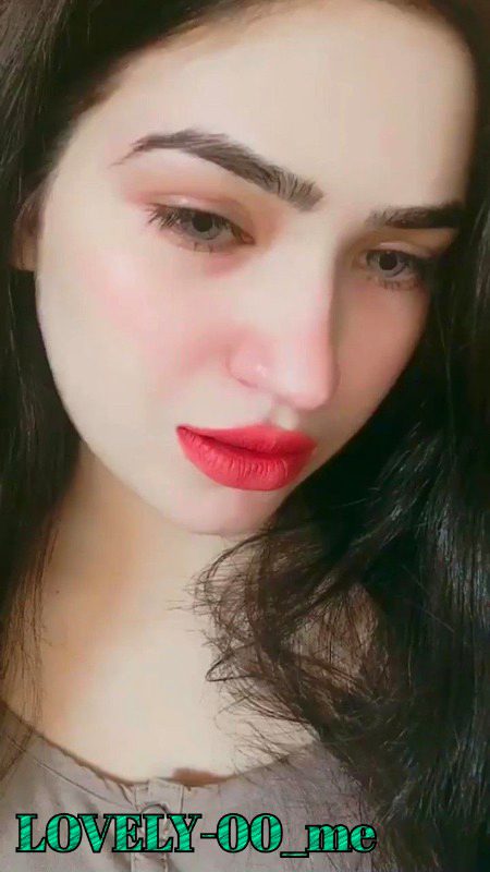 میں خوابوں کو جینے والی لڑکی
مجھے حقیقتوں نے رولا دیا 🙂🥀