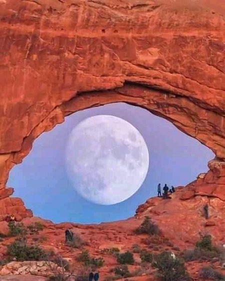 Utah 
 Eye of the moon😱