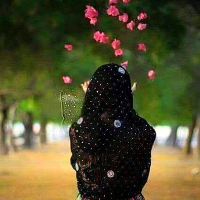 مجھکو رنگوں کی طرح لگتی ہے دنیا ساری 🥰
رنگ رنگوں میں ملیں تو رنگ بدل جاتے ہیں 🐚🥳
