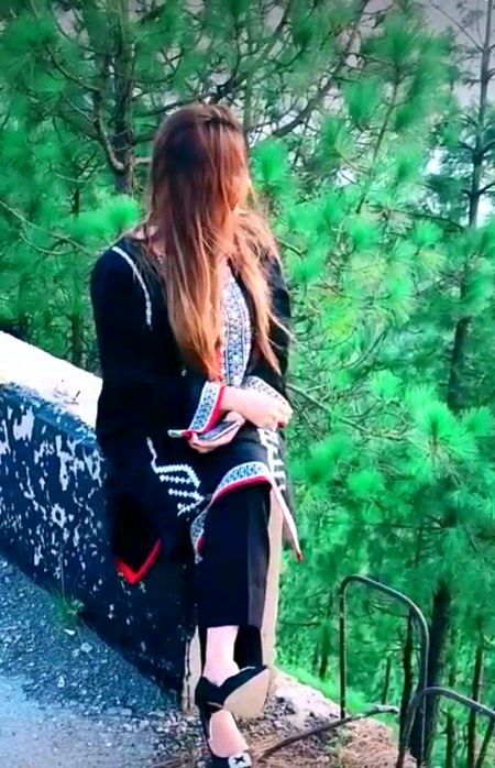 عکس ہوں درختوں کے سبز سبز پتوں کا چہچہاتی چڑیوں کی عارفانہ محفل ہوں 👑🔥