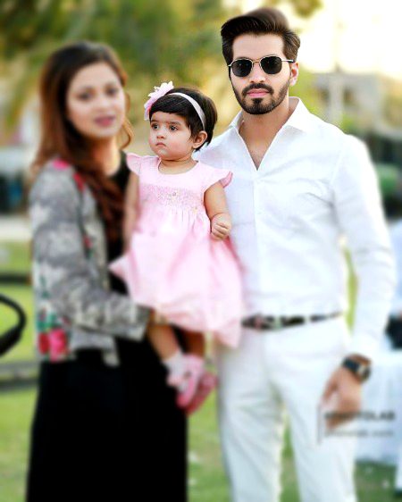 آؤ خدا کی خوبصورت تخلیق دیکھتے ہیں۔۔۔۔۔تم چاند کو دیکھو ہم تمہیں دیکھتے ہیں۔۔۔🙂🖤