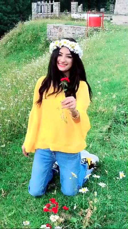 دوستی سے قیمتی کوئی جاگیر نہیں ہوتی
دوستی سے خوبصورت کوئی تصویر نہیں ہوتی💯This is for you Zebii😍
