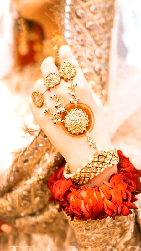 Hatho me an hatho me likh de mendhi se sajana ka nam