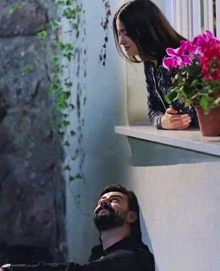 سنا ہے لوگ اسے آنکھ بھر کے دیکھتے ہیں
سو اس کے شہر میں کچھ دن ٹھہر کے دیکھتے ہیں
سنا ہے ربط ہے اس کو خراب حالوں سے
سو اپنے آپ کو برباد کر کے دیکھتے ہیں !!!!