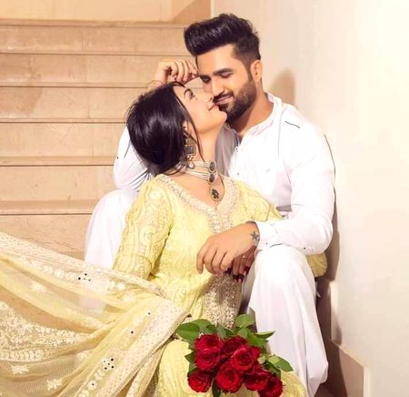 نہ ہو تو اداس
تیرے آس پاس 
میں رہوں گا 
زندگی بھر۔۔۔۔🔥 Mahii 💔