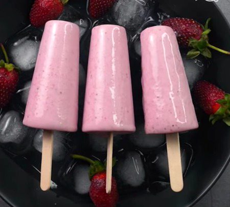 Homemade strawberry 🍓 kulfi 
Jugnu 💞