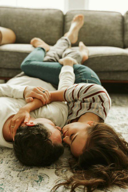 مانا کہ خیالات اچھے نہیں میرے _..
لیکن تیرے ہونٹوں کی قدر کرتا ہوں میں_😘😘🍫
- H∆mzıı..  👑💯