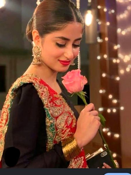 ہمارا نام توجہ جو کھینچ لیتا ہے..
سو لوگ اپنی کہانی میں کھینچ لاۓ ہمیں💔Unzii🥀