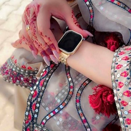 وقت کی طرح بن جاؤ ۔✨
قدر نہ کرنے والوں کو دوبارہ نہ ملو ۔,