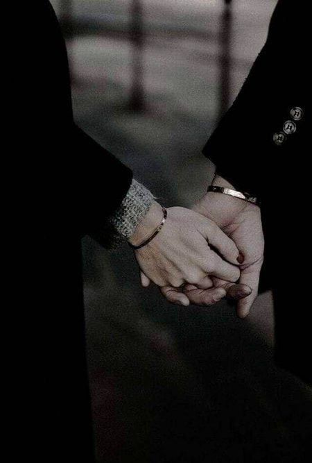 بات یوں ہے کہ تری بات الگ تھی ورنہ
ہاتھ چھوٹے ہیں کئی اور بھی ان ہاتھوں سے 🖤