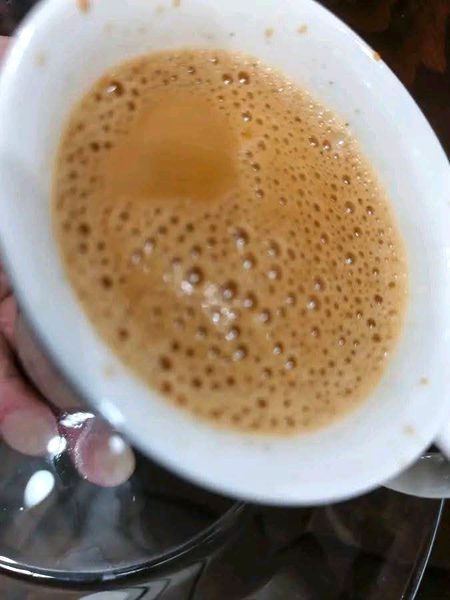 بدنصیبی کی لاکھ اقسام ہیں
ان میں سے ایک چاۓ کے بغیر جینا ہے