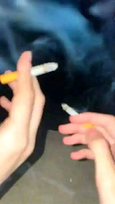 میں تم اور چرس والی سگریٹ ۔  🚬