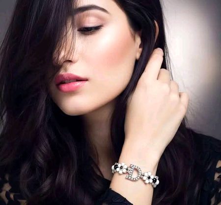آزماؤ گے تو بہت بُری ہوں میں سمجھو گے تو سارے جہاں سے
😒......مجھ سی کوئی اچّھی نہیں
