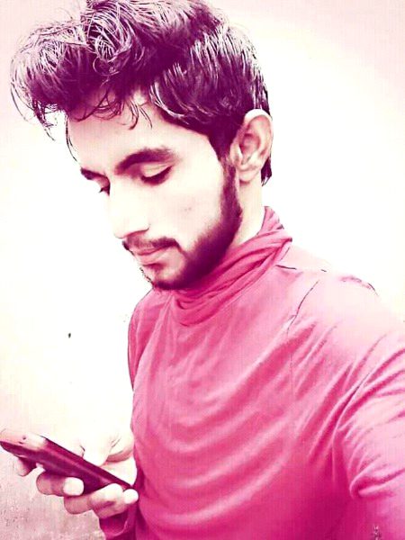 محبت میں اجڑے لوگ-یقین کیجیے🔥
کم سوتے ہیں زیادہ روتے ہیں.
Aliyan,,