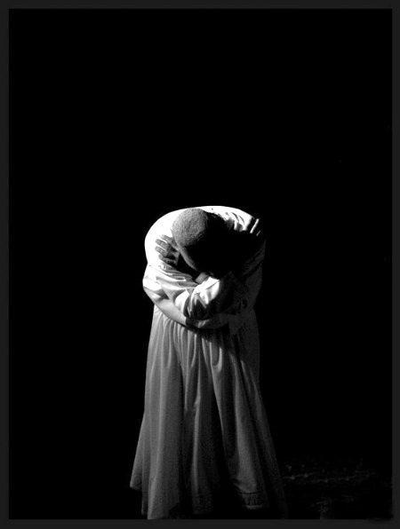راہ تکتے ہوئے جب تھک گئیں آنکھیں میری
پھر تجھے ڈھونڈنے میری آنکھ سے آنسو نکلے