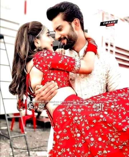 ٹیسٹ لئے جا رہے تھے کرونا کے واسطے 
مجھ میں تیری محبت کی تصدیق ہو گئی 🥀🔥