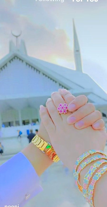 *پہلی بات:*🌸
*مجھے تم سے محبت ہے _🫀🫂*🫠
*دوسری بات:🌺*
*ہمارے بیج کچھ بھی ہو جائے پہلی بات مت بھولنا🥹*