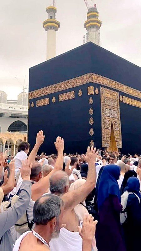 Apki ... umry pr jarhi hn Allah unka jana qabool kry or unko sahi rasty pr chalny ki tofeeq ata frmay 🤲🏻ameen