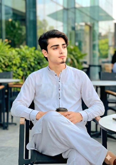 شکایت موت سے نہیں اپنوں سے تھی     ذرا سی آنکھ کیا لگی وہ قبر کھودنے لگے