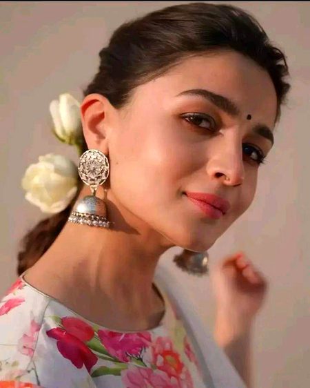 _آپ مجھے زیادہ منہ نہ لگایۓ گا,
_میں کم ظرف وفا پہ اُتر آتی ھوں🔥 Mahii 💔