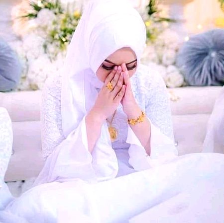 کاش وہ بھی منتظر یوں ھمارے ہوتے
جسے جینے کے لیے ھر سانس ضروری ہو،