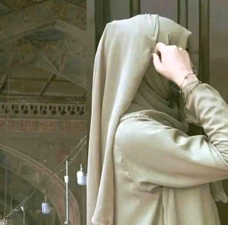 حقیقت سے بہت دور تھیں خواہشیں میری...... 😑
پھر بھی خواہش تھی کہ اِک خواب حقیقت ہوتا..... 😞