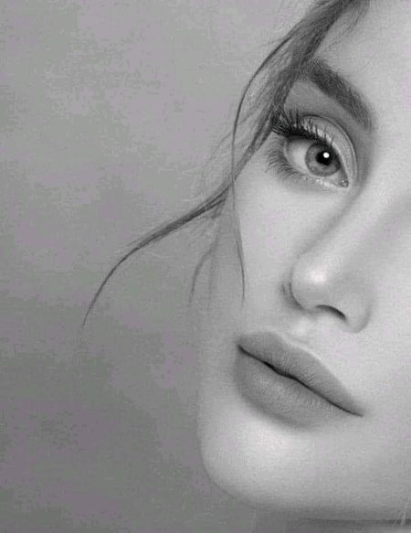 " اور پھر ہمیں تو بس وہ یقین مارتا ہے جو ہم بِنا کُچھ سوچے سمجھے منہ اُٹھا کر کِسی پر بھی کر لیتے ہیں! ۔ " 💔🙂