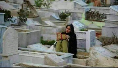 ﺟﺲ ﺳﮯ ﻣﻠﻨﮯ ﮐﺎ ﺁﺳﺮﺍ ﮨﯽ ﻧﮩﯿﮟ
ﻋﯿﺪ ﺍﻥ ﮐﮯ  ﺧﯿﺎﻝ ﻻﺗﯽ ﮨﮯ