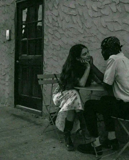 اک ایسا شخص خدایا سبھی کو دینا
جس سے بات کر کے ساری تھکن اتر جائے 🖤