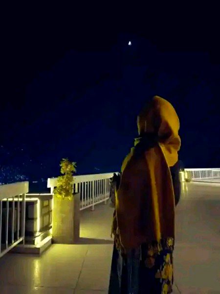 ہم نے معیار محبت کو بھی قائم رکھا
اس کو چاہا پر اس کو پانے کی ضد نہیں کی۔۔۔🥀💐🌺