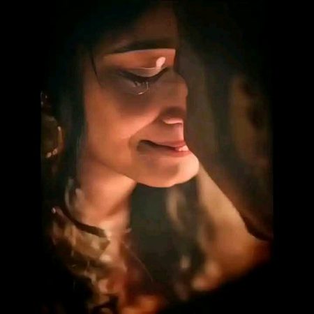 ایسے خاموشیوں میں رہتے ہیں اب ہم..
اپنے ہی لفظوں سے تھک گئے ہوں جیسے💔Unzii🥀