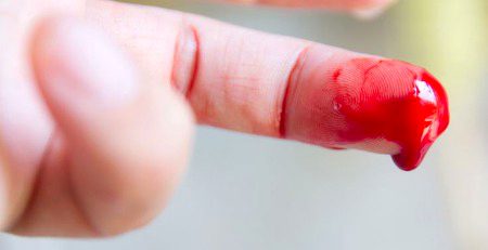 تھی ہم کو شکایت کہ شکایت نہیں سنتا
اب ان کو شکایت کہ شکایت نہیں کرتے