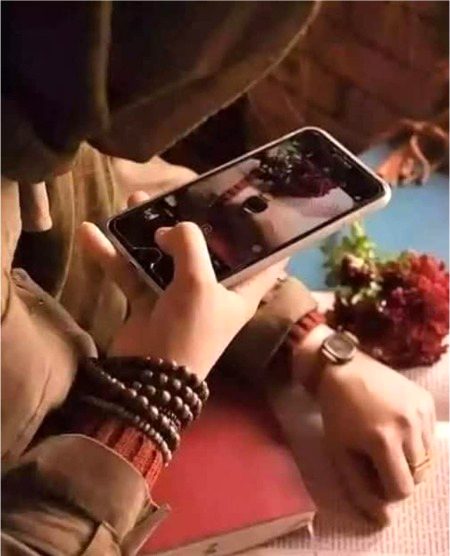 اب تمہیں آن لائن دیکھ کے میرا تمہیں
میسج کرنے کو دل نہیں کرتا