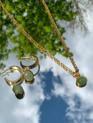 Beautiful Jewelry Design and Nice weather.a1