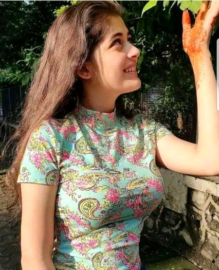 تیرے سینے میی میرا سینہ چھپا ہے ایسے۔۔
جیسے سردی سے کوئ کمبل میی چھپ جاتا ہے۔۔