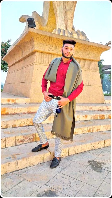 مانا کہ بہت دوریاں ہیں تیرے میرے درمیان۔۔۔💞
لیکن تُجھ سے زیادہ کوئی قریب بھی نہیں میرے۔💞