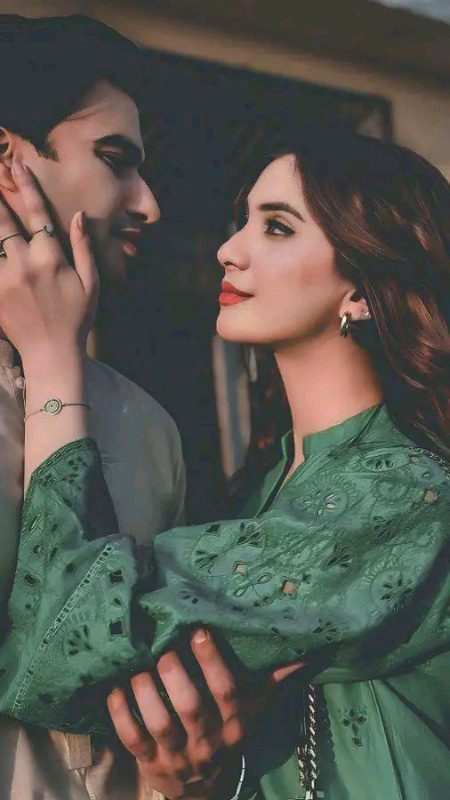 کبھی ایسا بھی ہو روبرو تم بیٹھو 
- ہماری آنکھوں سے ذرا خود کو دیکھو