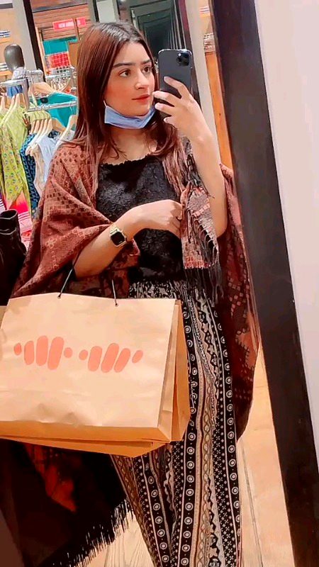 اپنے کردار پر ڈال کر پردہ ہر شخص کہہ رہا ہے زمانہ خراب ہے🖤🔥