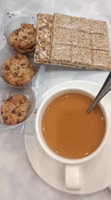 عشق کے "ع" سے "عین" ممکن تھی تباہی۔۔،،
چائے کے "چ" سے تھوڑا "چین" پایا ہے۔۔