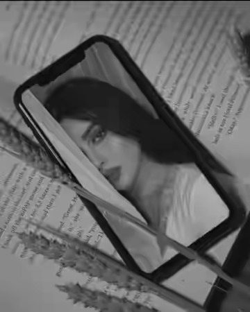 مَیں کہاں دیکھنے سے تھکتا ہوں
تیری تصویر تھک گئی ہو گی