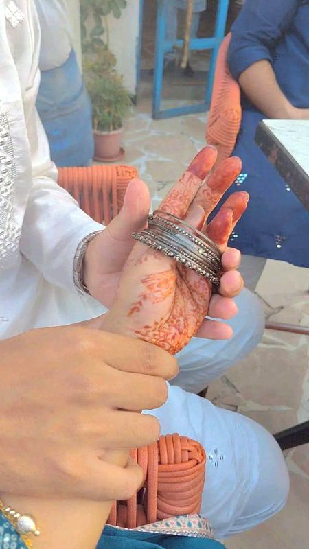 کچھ مرد عورتوں کو اپنی محبت سے یہ سکھاتے ہیں
کہ ہر مرد ایک جیسا نہیں ہوتا 🧡~