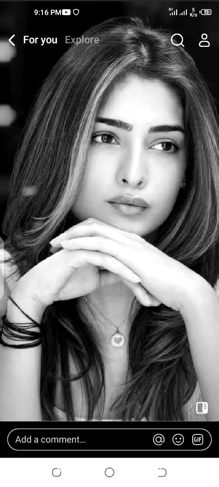 خاموش زبان اداس دل.
نم آنکھیں سوئے ہوئے نصیب.
اے زندگی.
تیرے تحفوں پہ آہ کروں یا واہ💔Unzii🥀