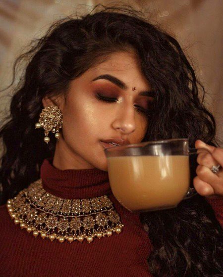 چہرے پر تازگی دل میں موسم بہار رکھنا
_میرے آنے سے پہلے چائے کا کپ تیار رکھنا