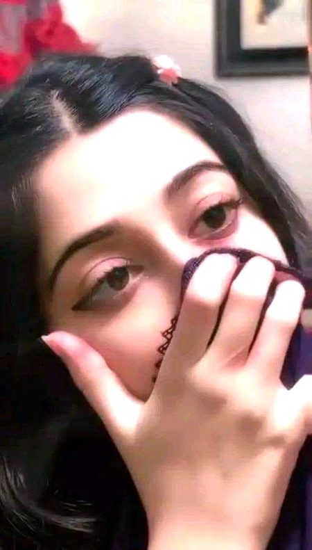 سکوتِ لب پر آنکھوں میں انتظار لیے.. 
ہر اک شام آرزو رہی تیری مجھ کو💔Unzii🥀