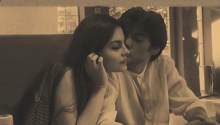 وہ پتھر بھی ماریں تو اٹھا کر جھولیاں بھر لو
محبوب کے تحفوں کو کبھی ٹھکرایا نہیں کرتے🫠JaNmm🥰