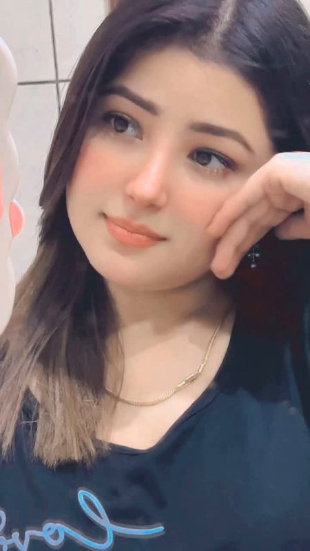 .بہانے بہانے سے ہم تمہاری بات کرتے ہیں ہر پل خیالوں میں آپ سے ملاقات کرتے ہیں..
اتنی بار تو آپ سانس بھی نہیں لیتے جتنی بار ہم آپ کو یاد کرتے ہیں💔Unzii🥀