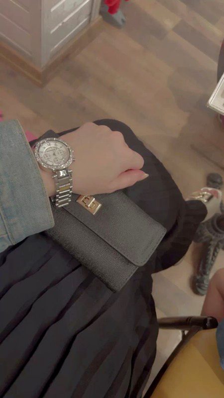 تو نے یمیشہ__ آنے میں دیر کردی❤
میں نے ہمیشہ اپنی گھڑی کو خراب سمجھا❤ 
🥀🥀