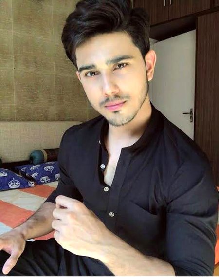 Black colour kis kis ko pasand ha?? I like black shirt